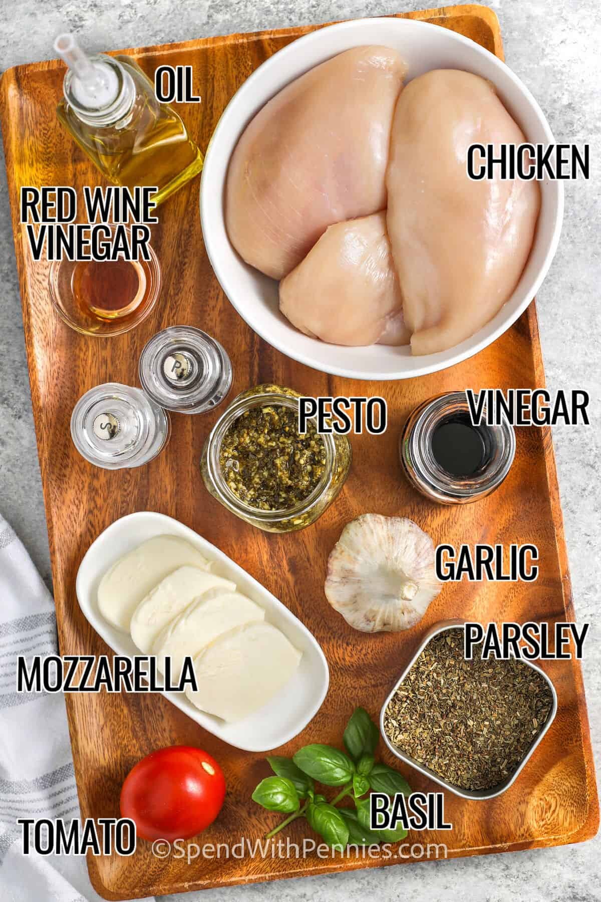 chicken , vinegar , red wine vinegar , garlic , parsley , basil , tomato , mozzarella cheese , pesto , oil with labels to make Pesto Chicken